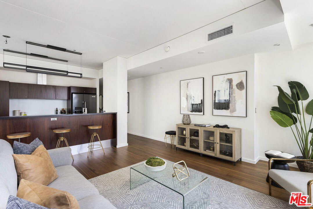 1155 S Grand Ave Unit: 916