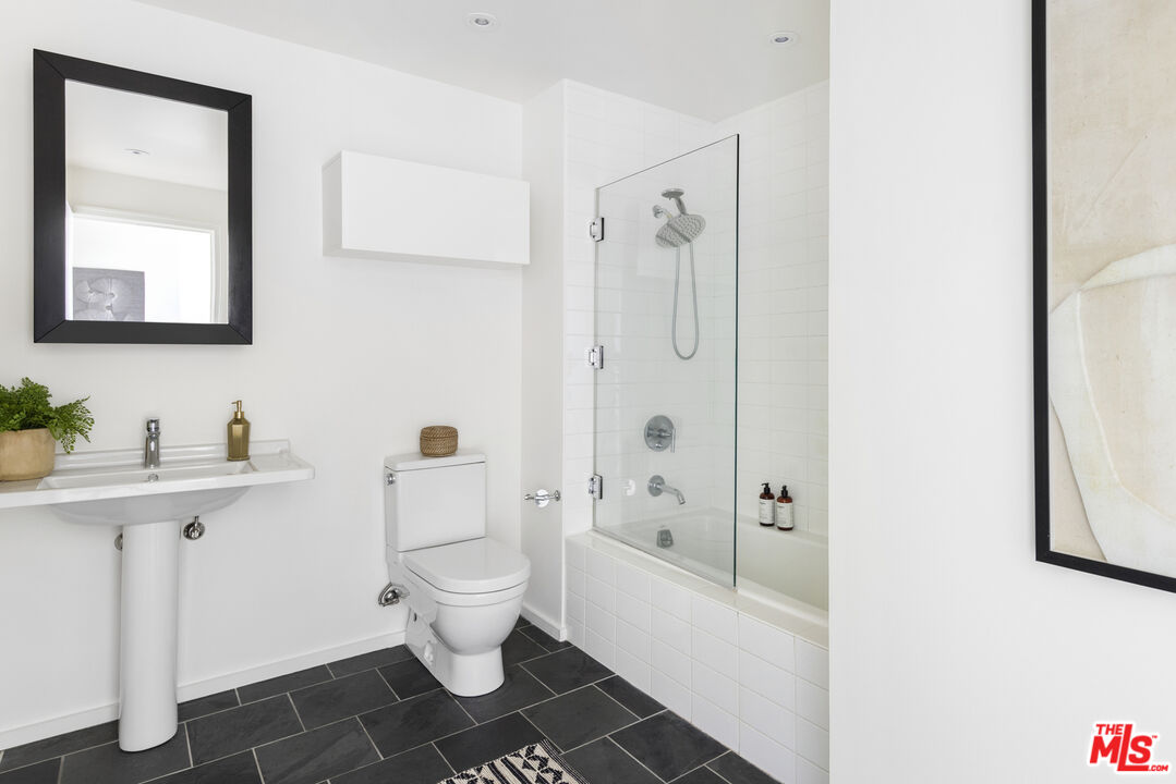 1155 S Grand Ave Unit: 916