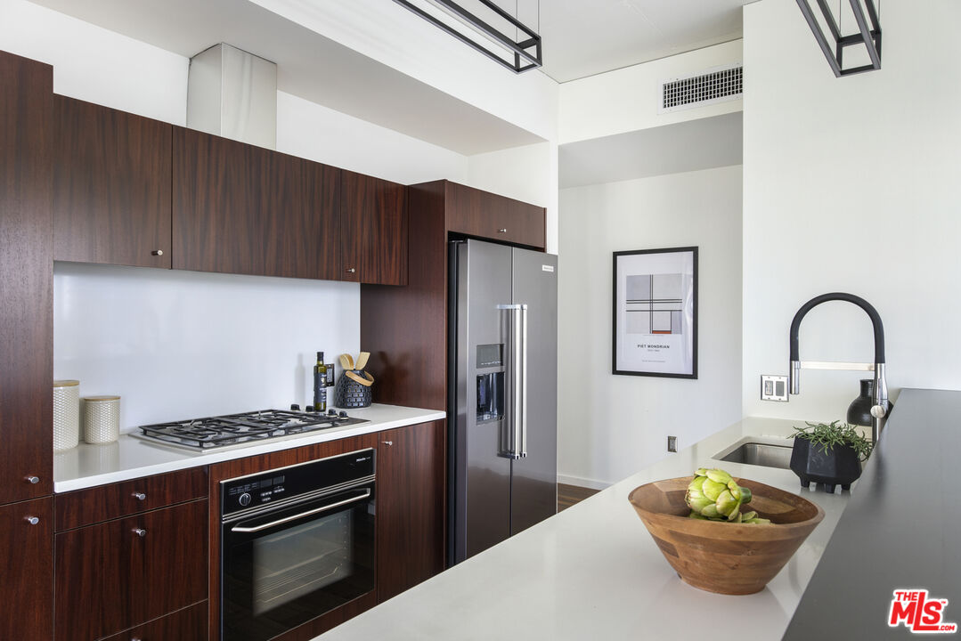 1155 S Grand Ave Unit: 916