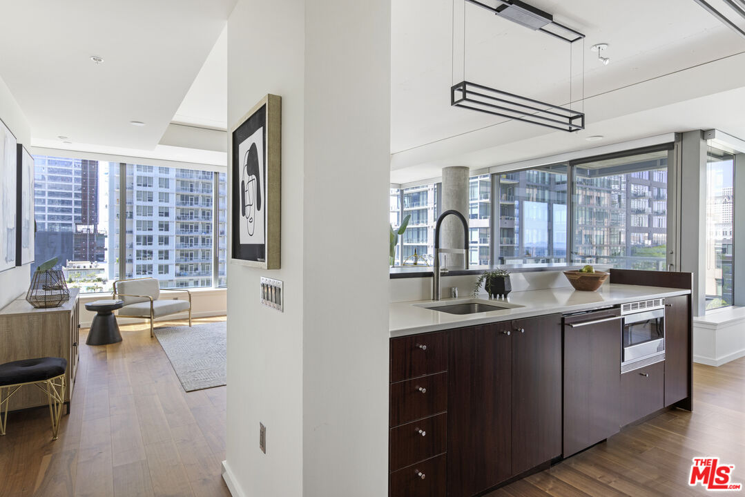 1155 S Grand Ave Unit: 916