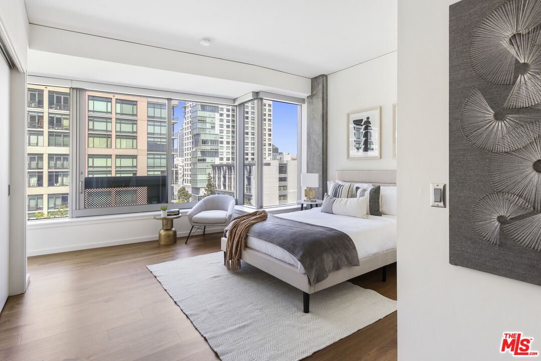 1155 S Grand Ave Unit: 916