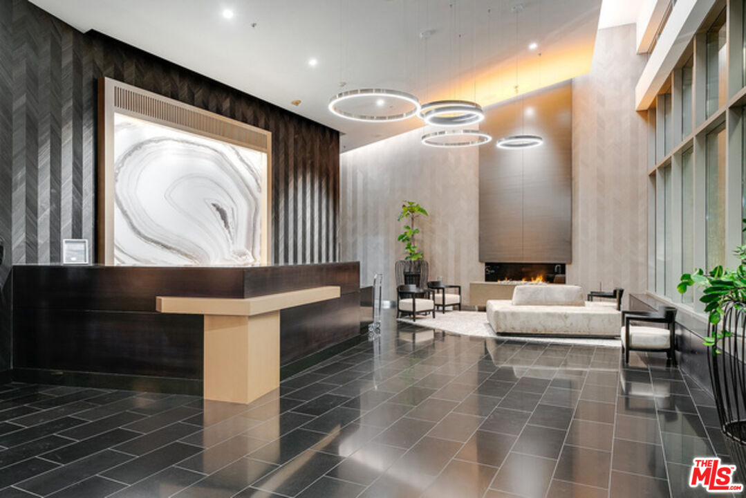 1155 S Grand Ave Unit: 916