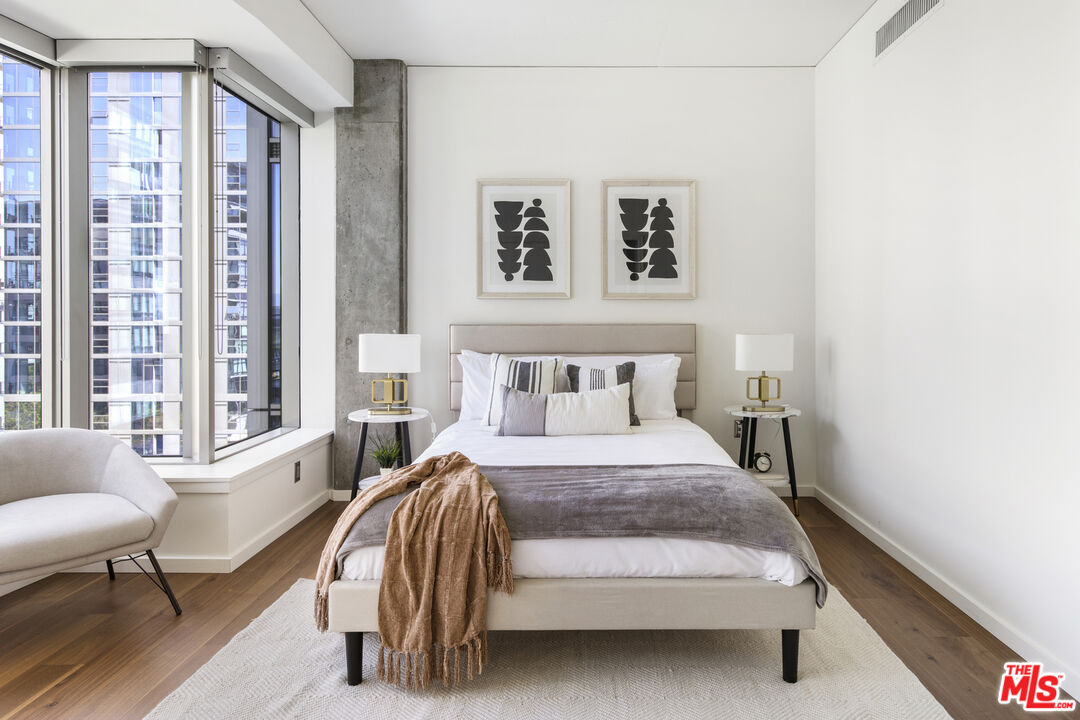 1155 S Grand Ave Unit: 916