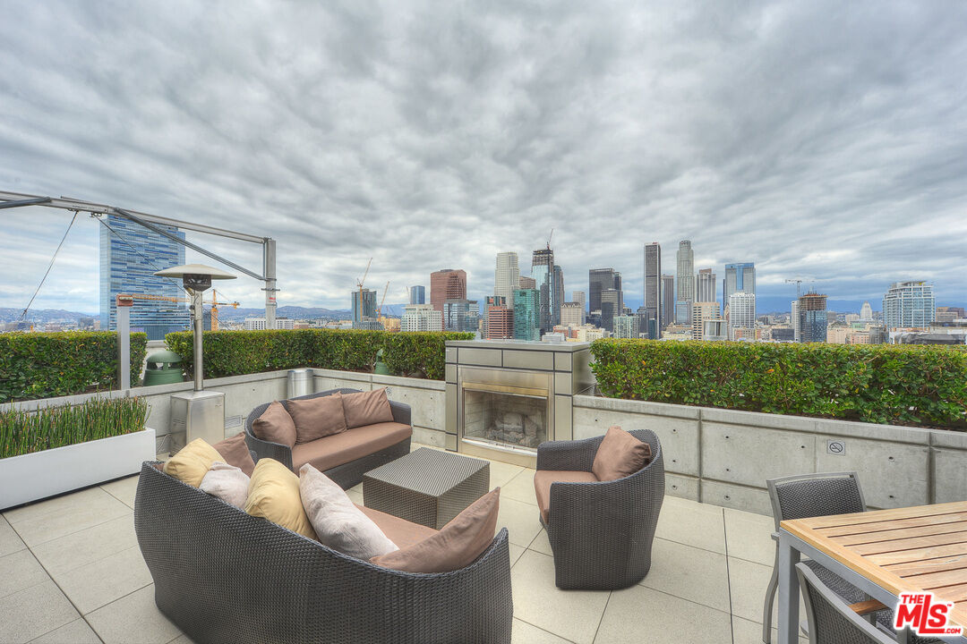 1155 S Grand Ave Unit: 916