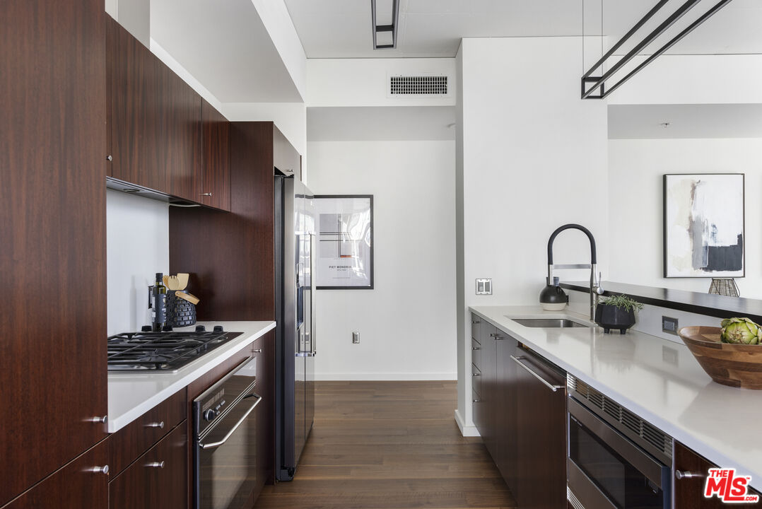 1155 S Grand Ave Unit: 916