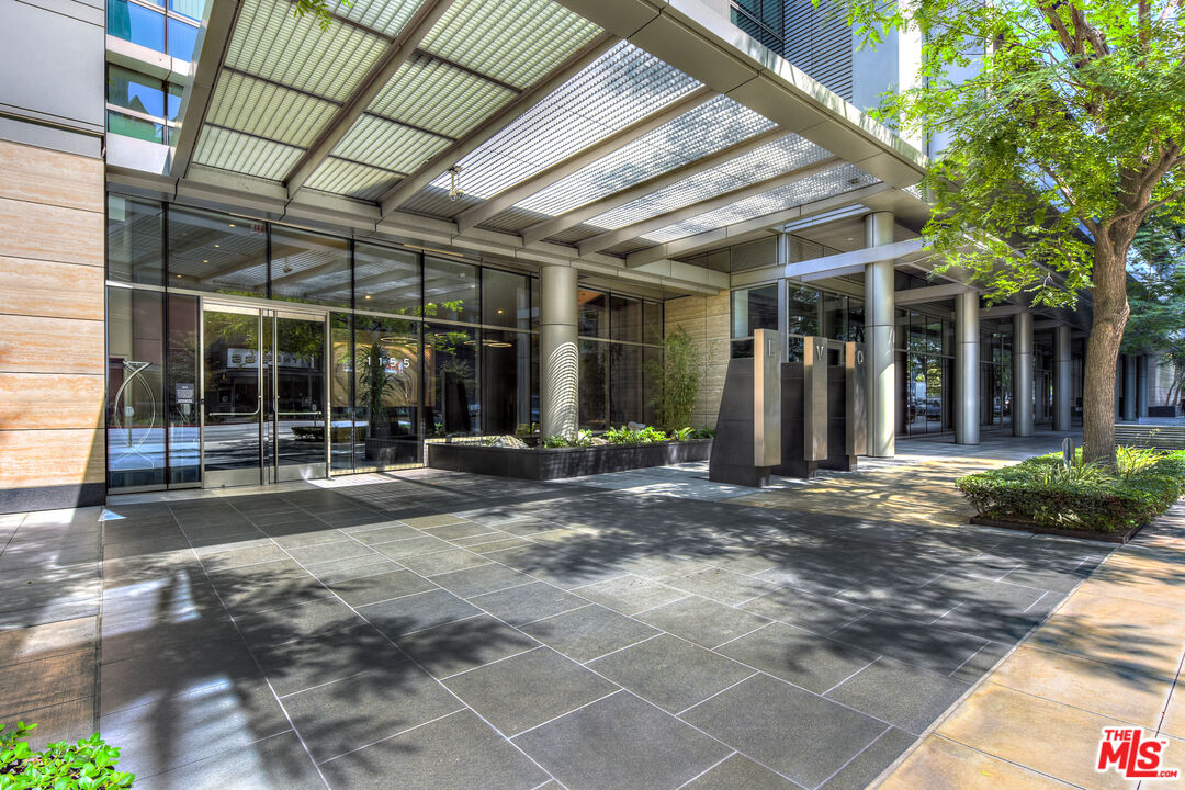 1155 S Grand Ave Unit: 916