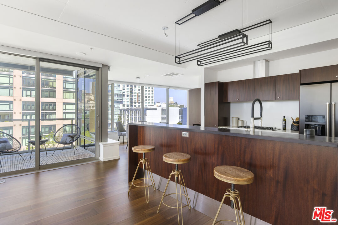 1155 S Grand Ave Unit: 916