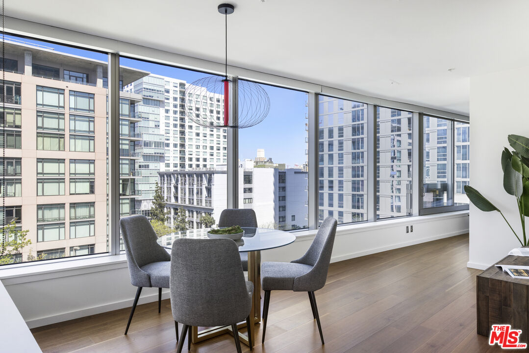 1155 S Grand Ave Unit: 916