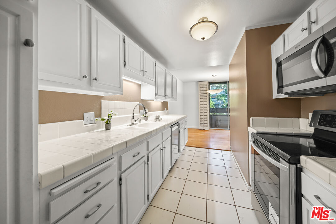 403 N Oakhurst Dr Unit: 202