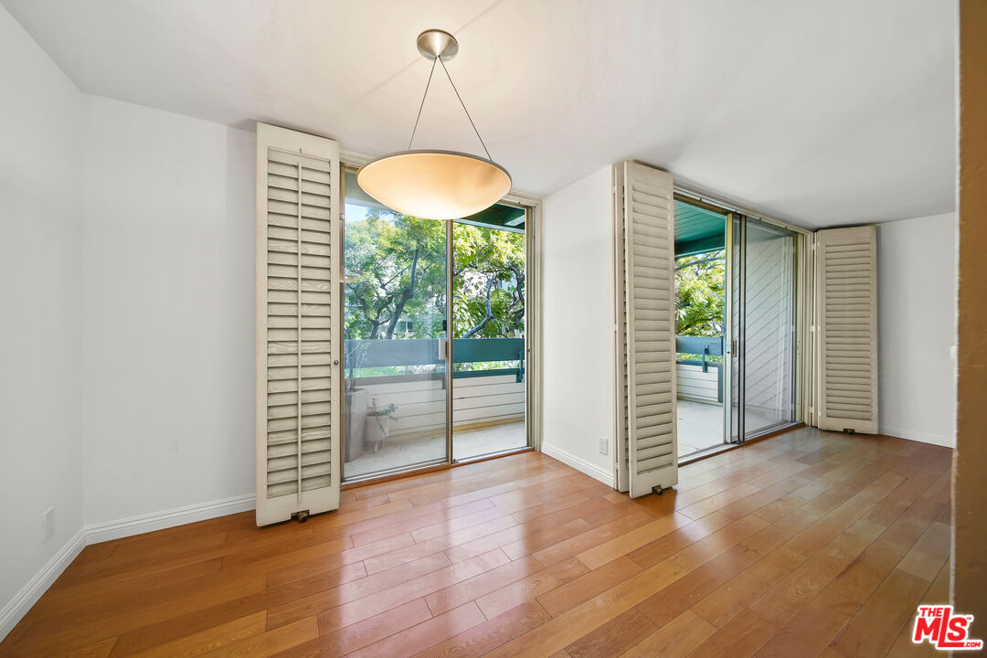 403 N Oakhurst Dr Unit: 202