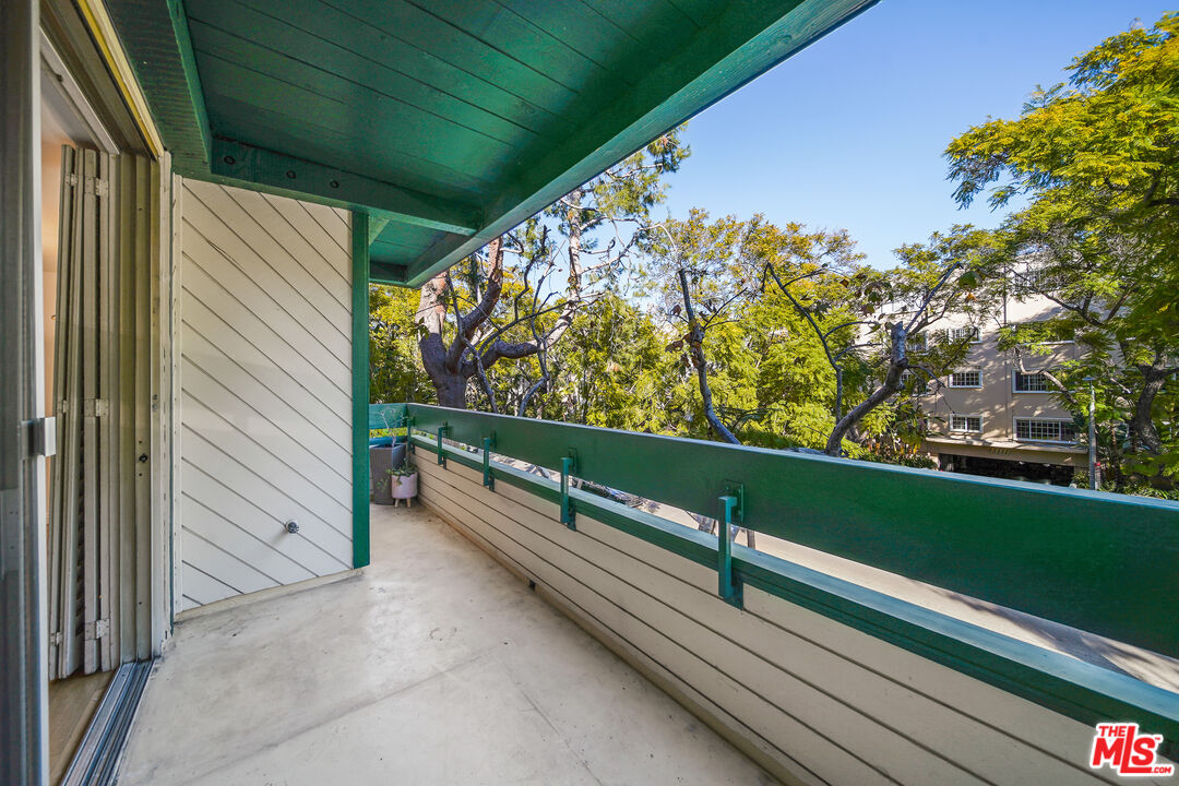 403 N Oakhurst Dr Unit: 202