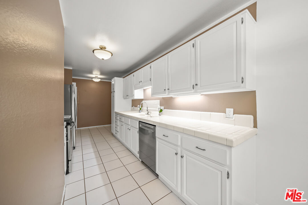 403 N Oakhurst Dr Unit: 202