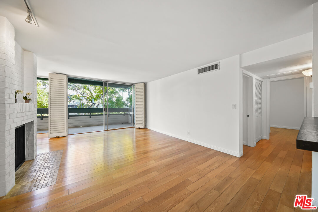 403 N Oakhurst Dr Unit: 202