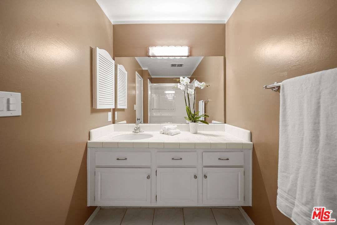 403 N Oakhurst Dr Unit: 202