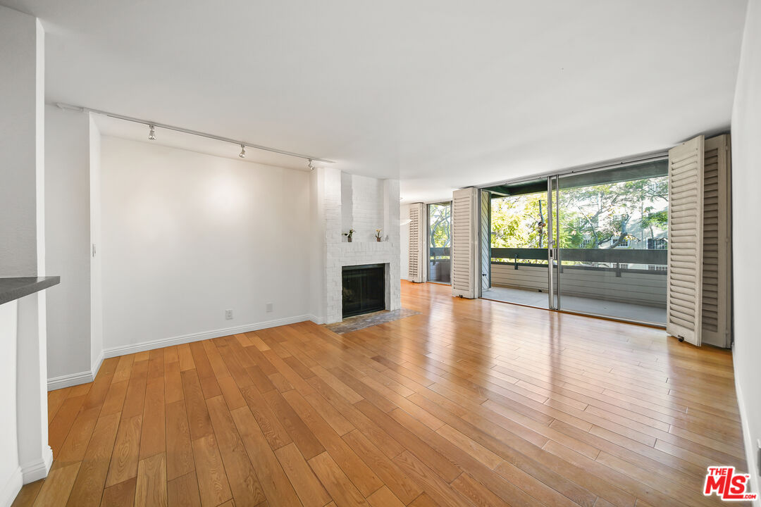 403 N Oakhurst Dr Unit: 202