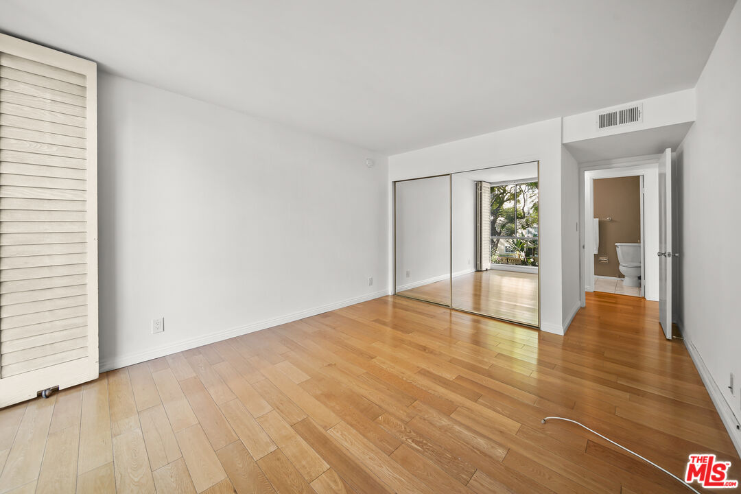 403 N Oakhurst Dr Unit: 202