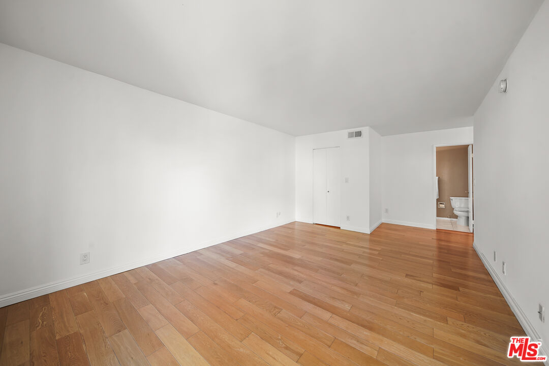 403 N Oakhurst Dr Unit: 202