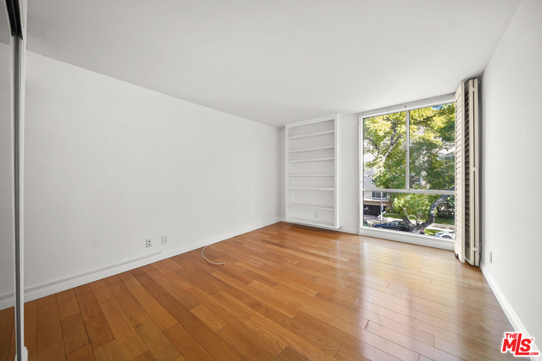 403 N Oakhurst Dr Unit: 202