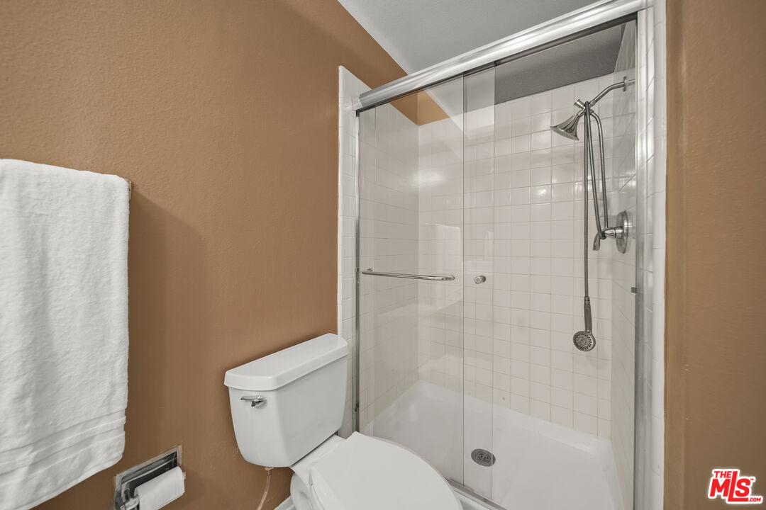 403 N Oakhurst Dr Unit: 202