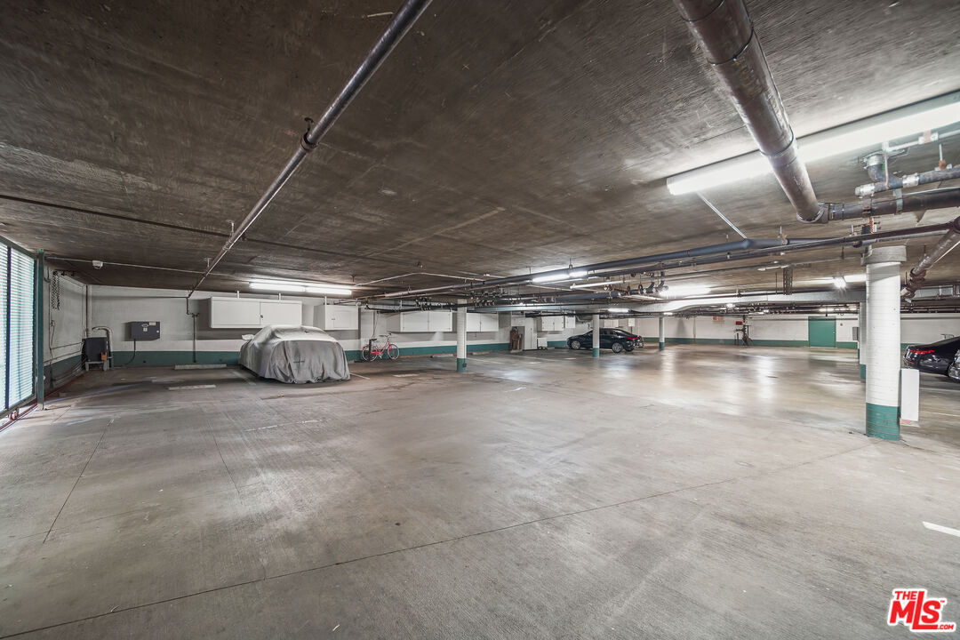 403 N Oakhurst Dr Unit: 202