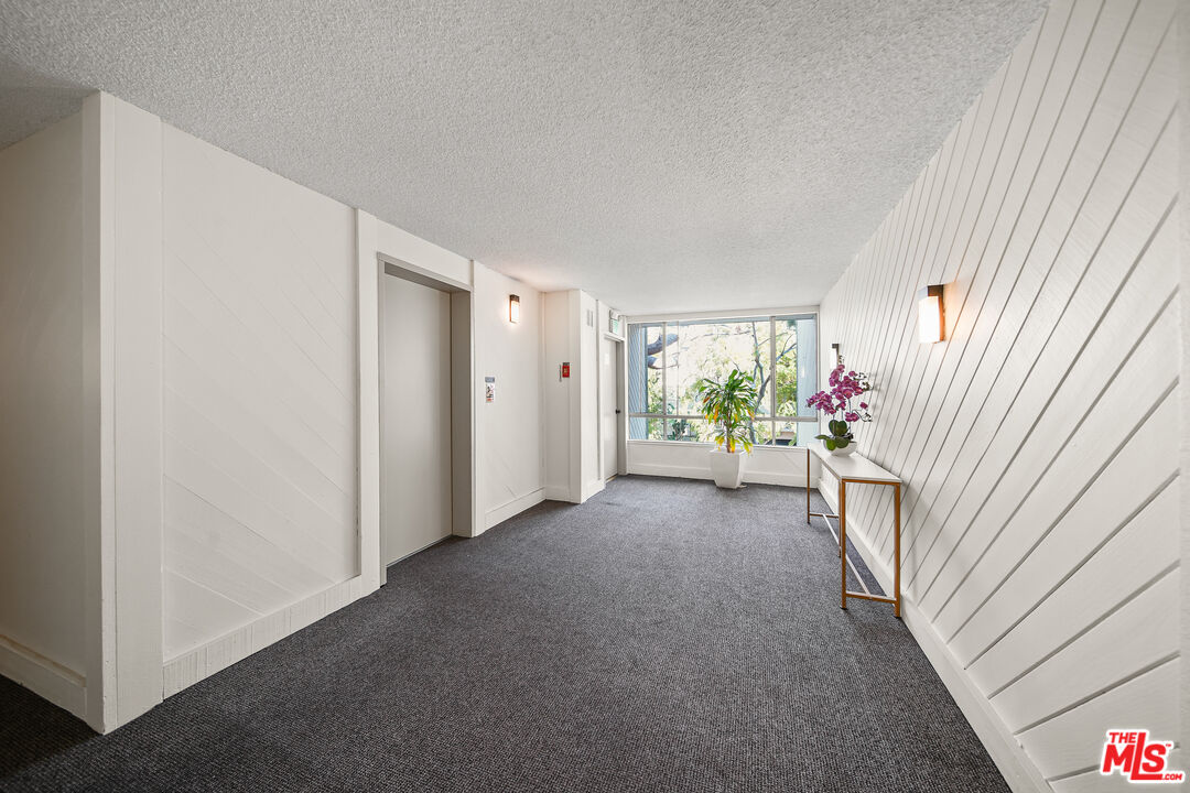 403 N Oakhurst Dr Unit: 202