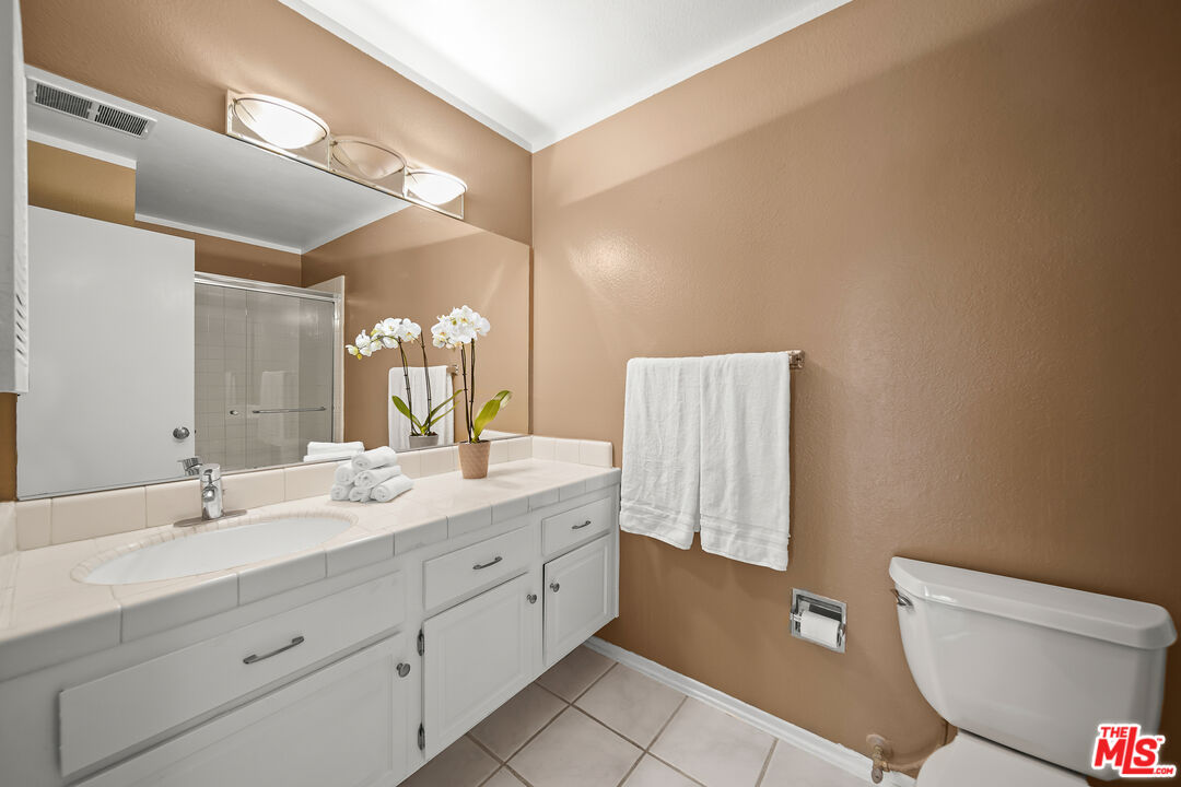 403 N Oakhurst Dr Unit: 202