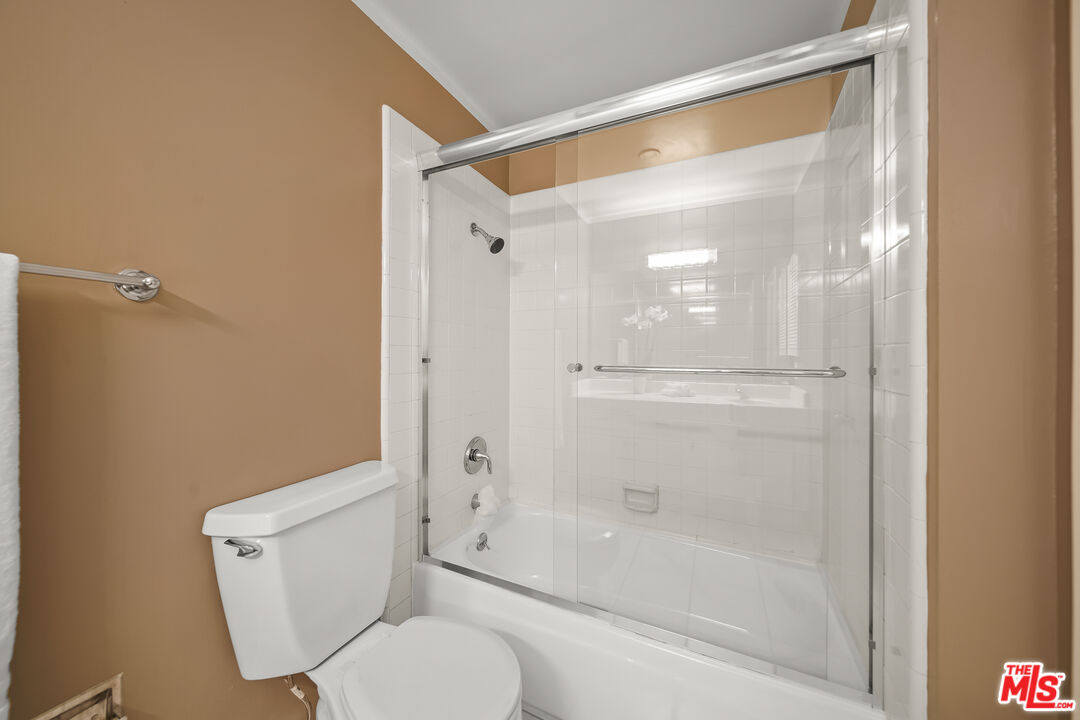 403 N Oakhurst Dr Unit: 202