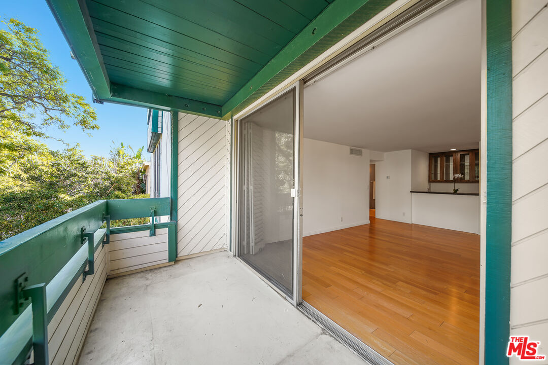 403 N Oakhurst Dr Unit: 202