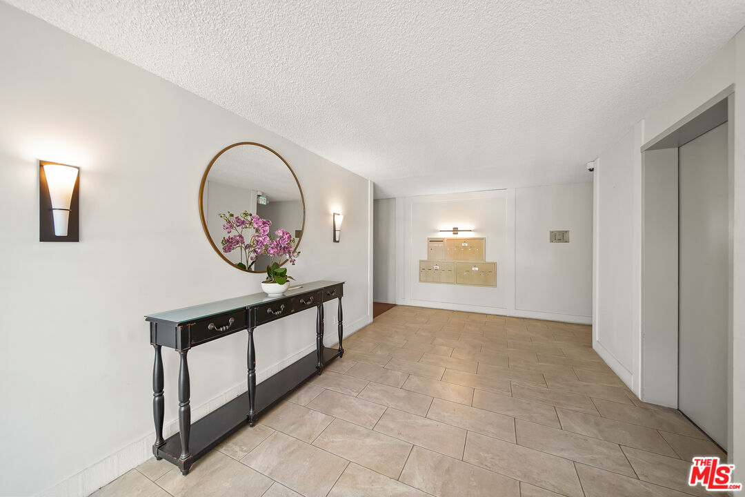 403 N Oakhurst Dr Unit: 202