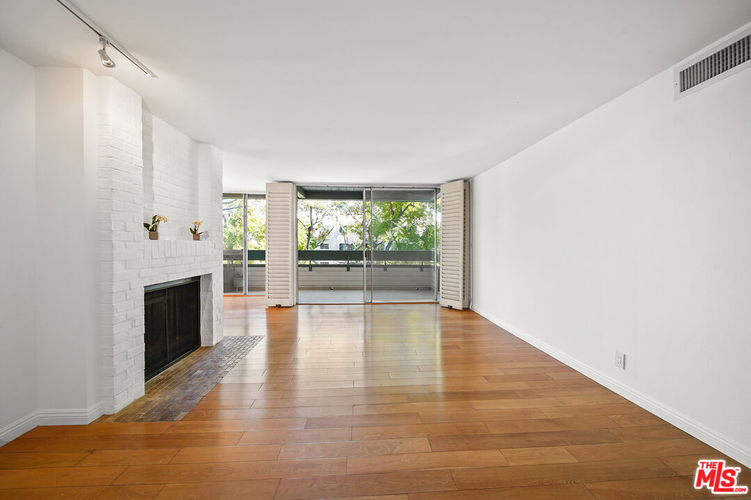 403 N Oakhurst Dr Unit: 202