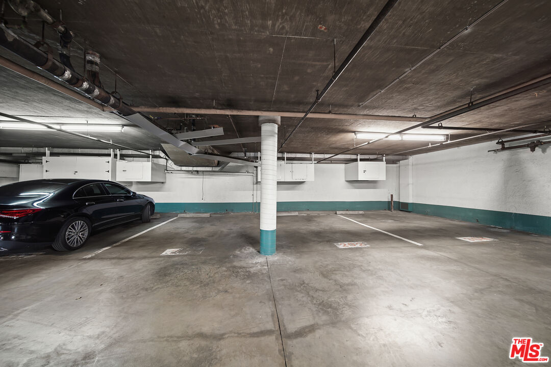 403 N Oakhurst Dr Unit: 202