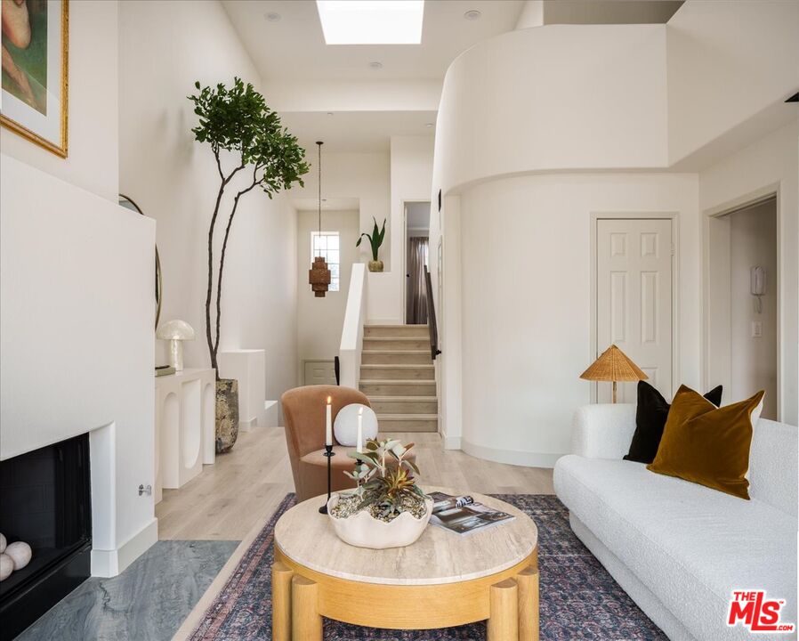 42 E Sierra Madre Blvd