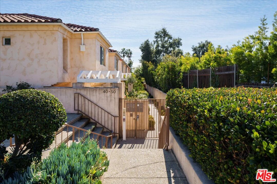 42 E Sierra Madre Blvd