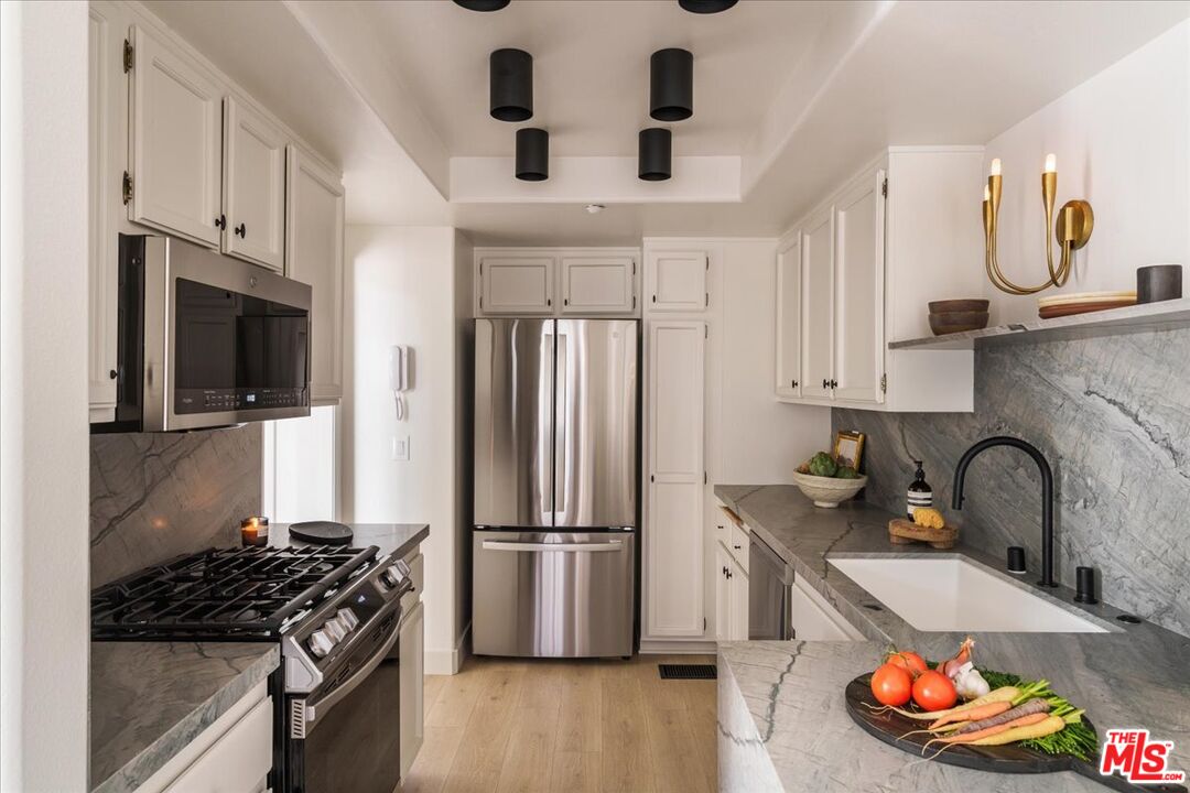 42 E Sierra Madre Blvd