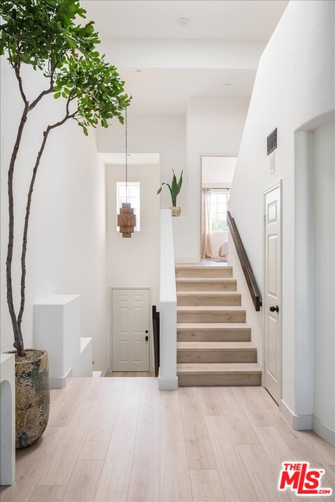 42 E Sierra Madre Blvd