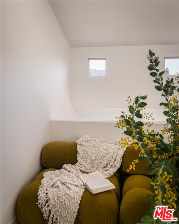 42 E Sierra Madre Blvd