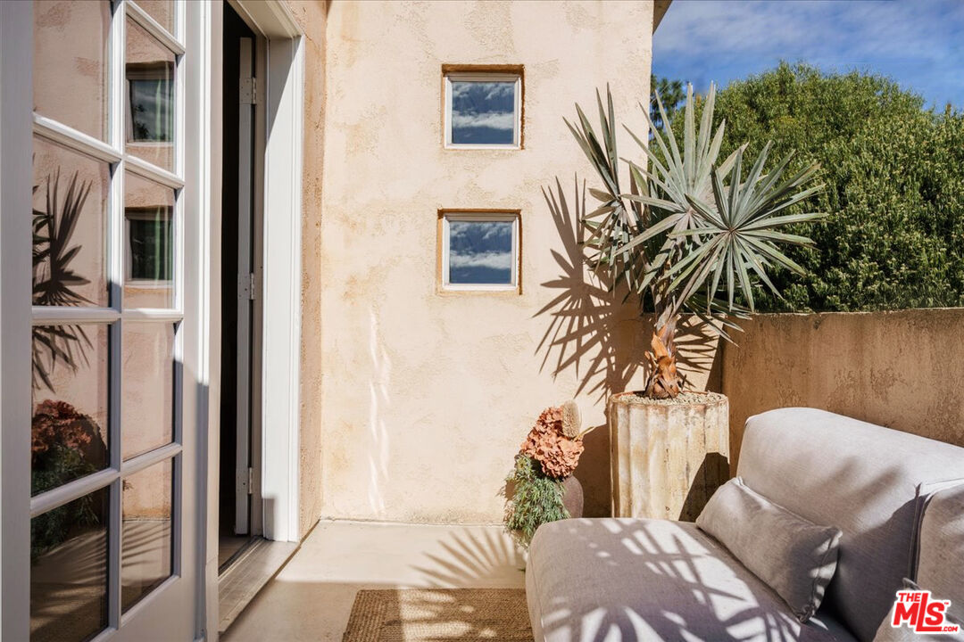 42 E Sierra Madre Blvd