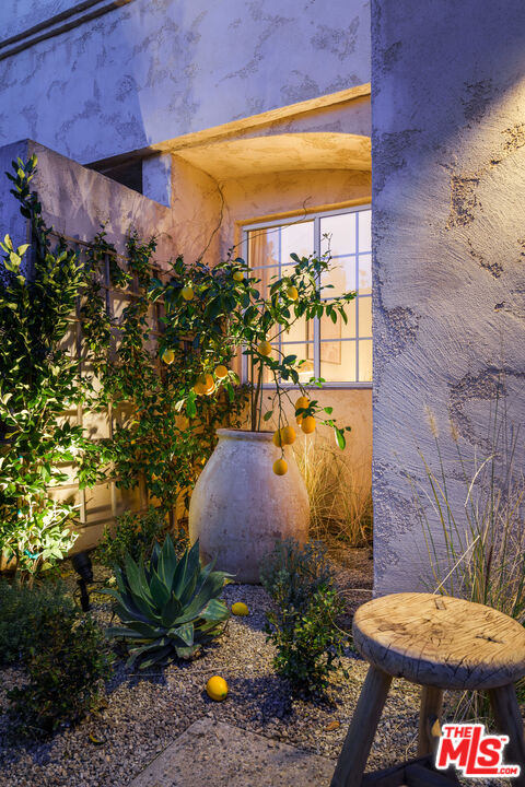 42 E Sierra Madre Blvd