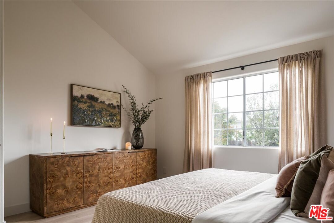 42 E Sierra Madre Blvd