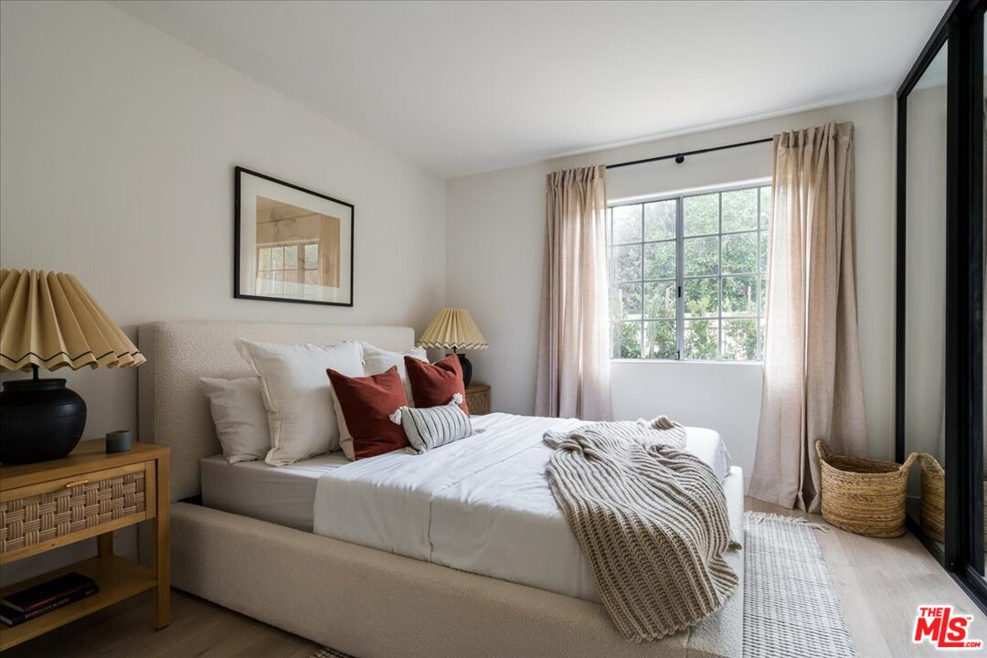 42 E Sierra Madre Blvd