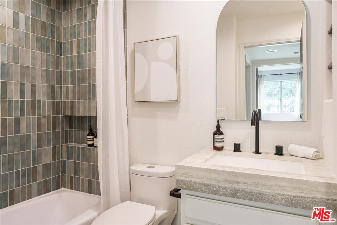 42 E Sierra Madre Blvd