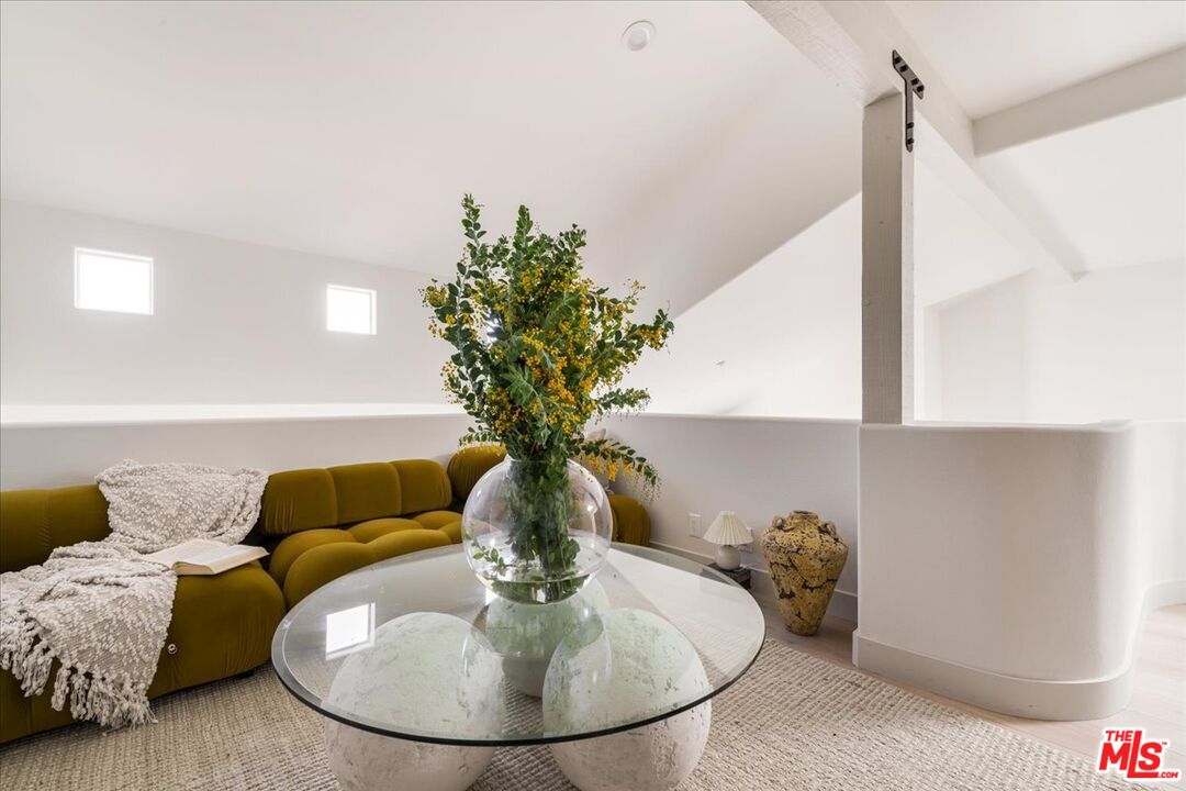 42 E Sierra Madre Blvd