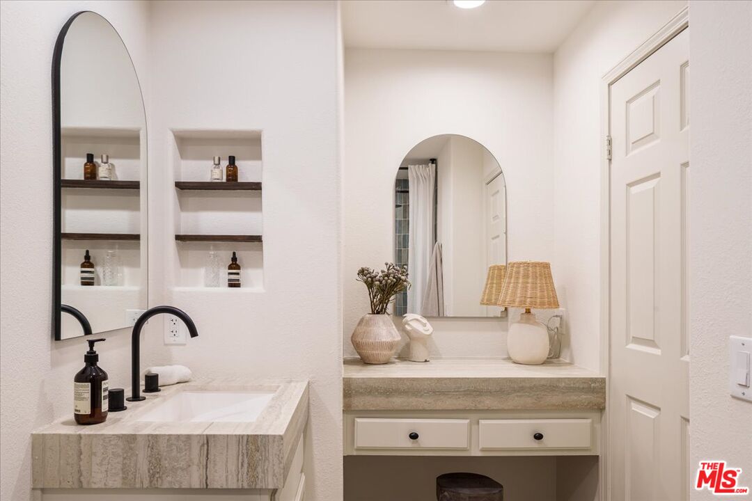 42 E Sierra Madre Blvd