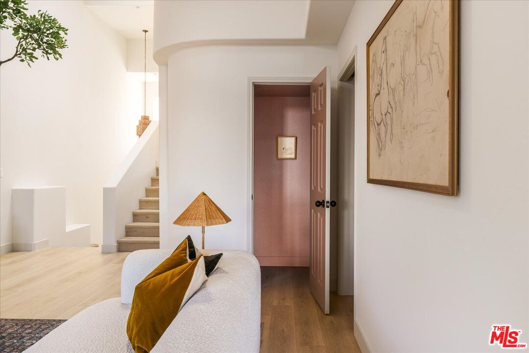 42 E Sierra Madre Blvd