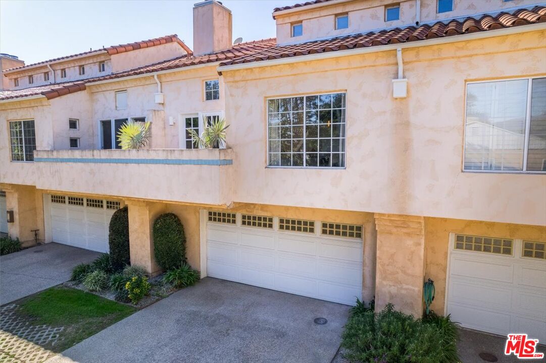 42 E Sierra Madre Blvd