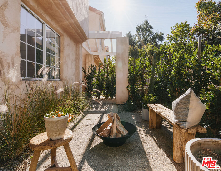 42 E Sierra Madre Blvd