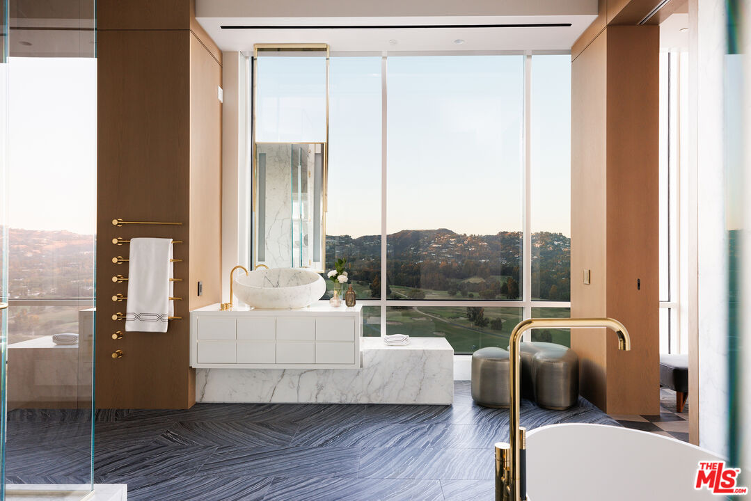 1200 Club View Dr Unit: 22