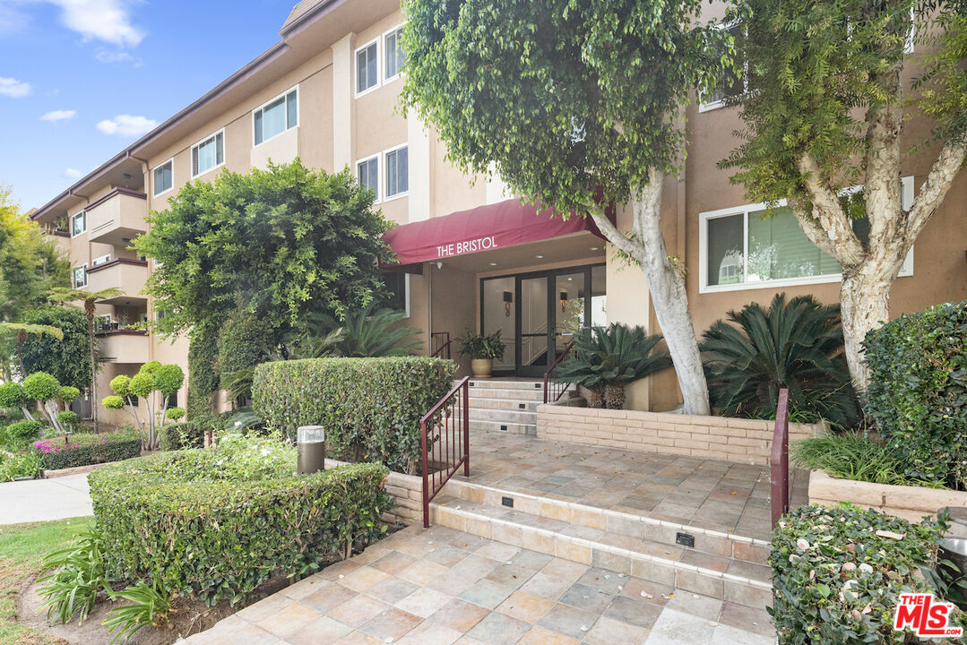 1121 N Olive Dr Unit: 209