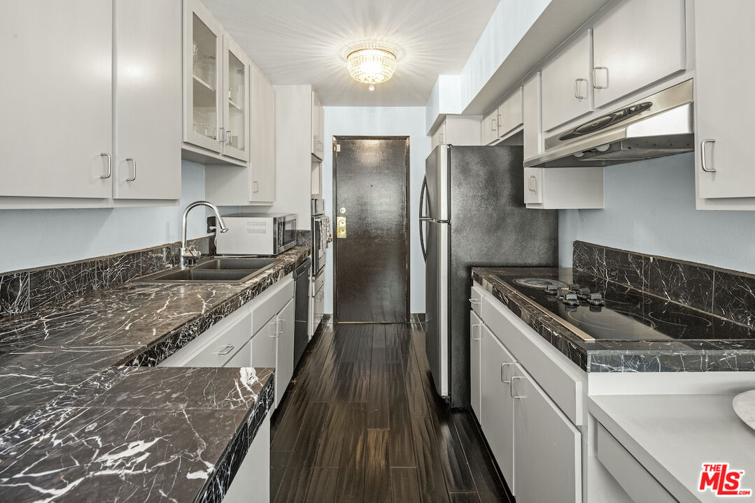 1121 N Olive Dr Unit: 209