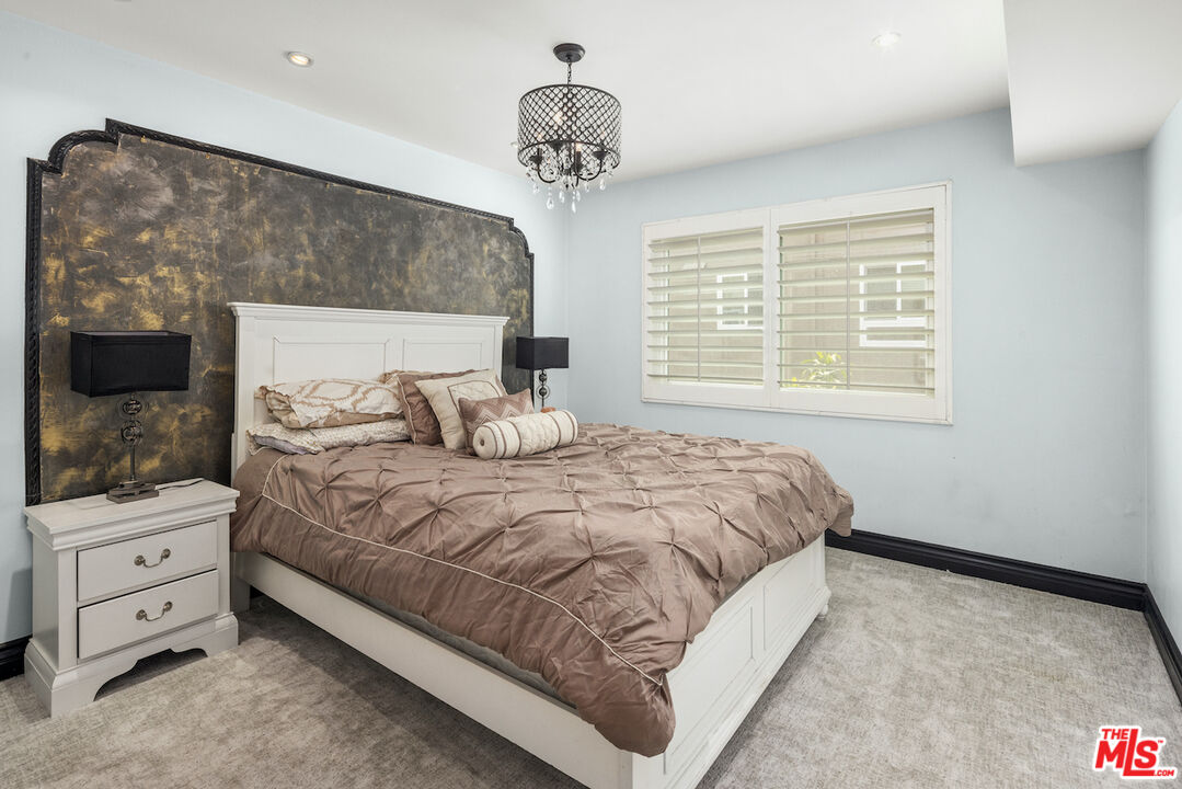 1121 N Olive Dr Unit: 209